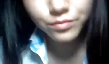 엉덩이 핥기를 포르노에서 여자 아름다운 란제리 핥고 여자와 헤아리는 나 자신에 포커 테이블