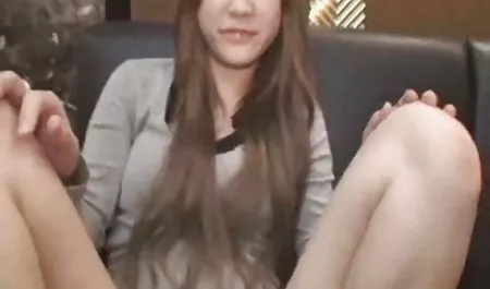 장난감 krasivaya devushka seks 슬라이 깊은 곳에서 그녀의 털이 음부
