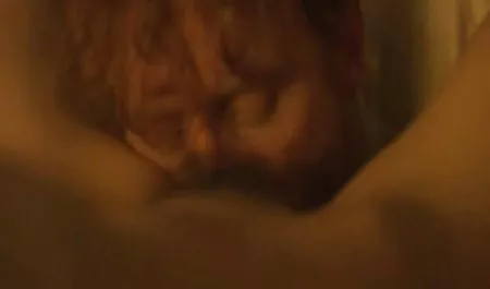 좋은 시간과 함께 뜨거운 갈색 머리 청소년 아름다운 이탈리아어 포르노
